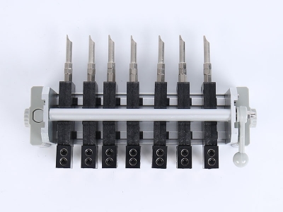 HH2020B三相偏心輪下出線表座 （7滑塊 150、155、165、180、 200x40MM 孔距,M6 螺桿）